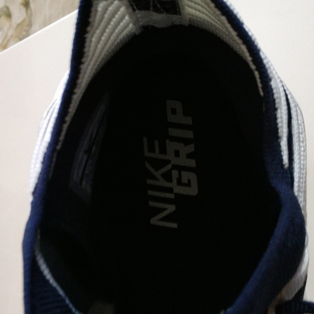 Nike - Picture 3 of 6